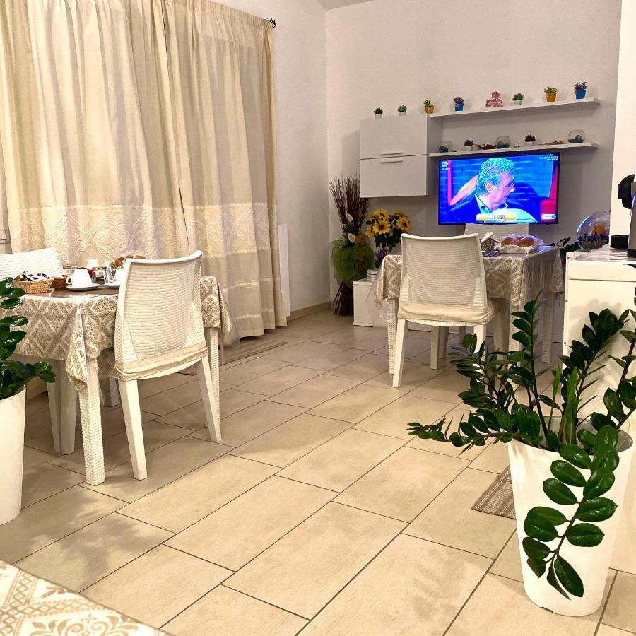 Il Girasole Bed & Breakfast Domus De Maria Ngoại thất bức ảnh