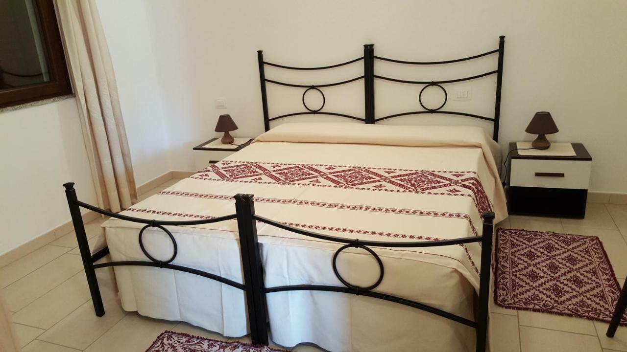 Il Girasole Bed & Breakfast Domus De Maria Ngoại thất bức ảnh
