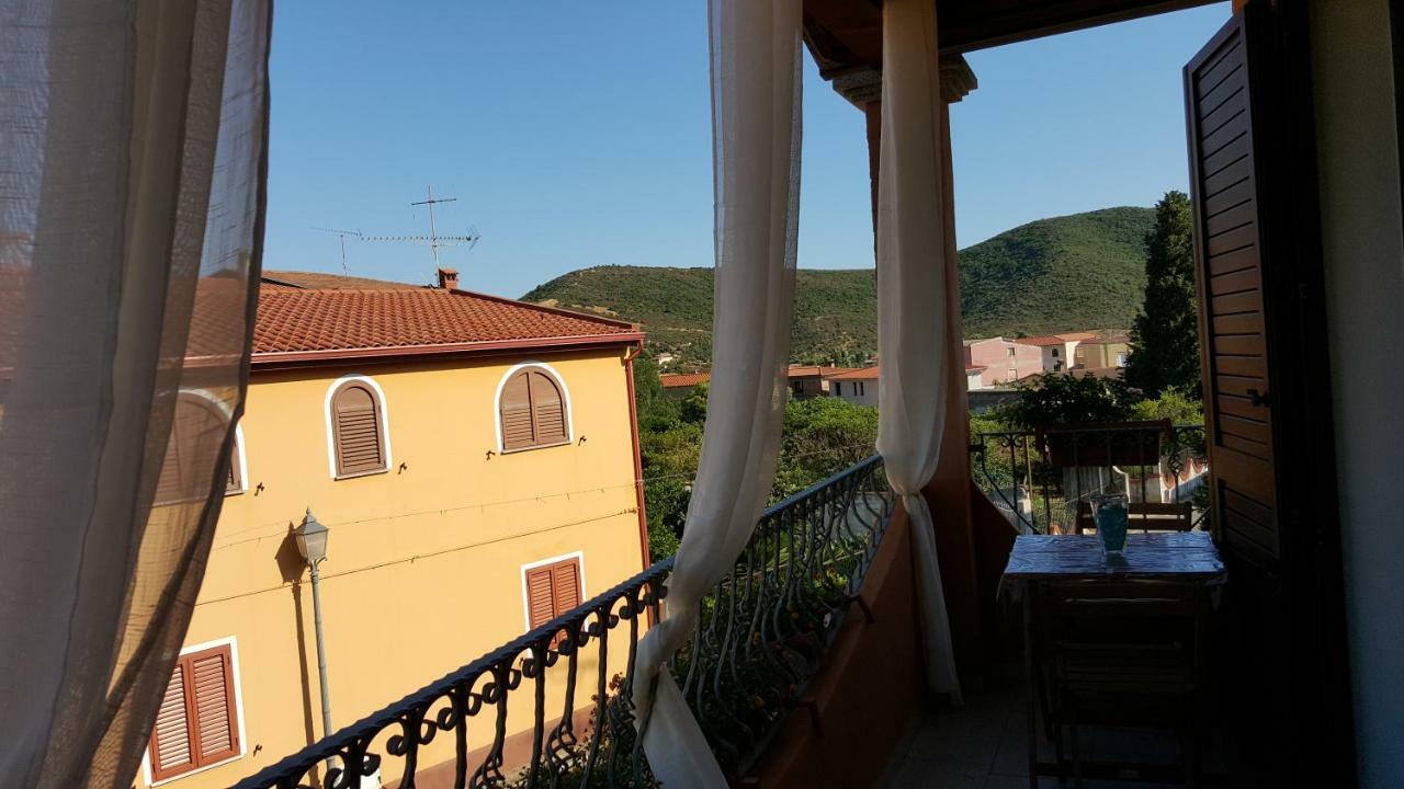 Il Girasole Bed & Breakfast Domus De Maria Ngoại thất bức ảnh